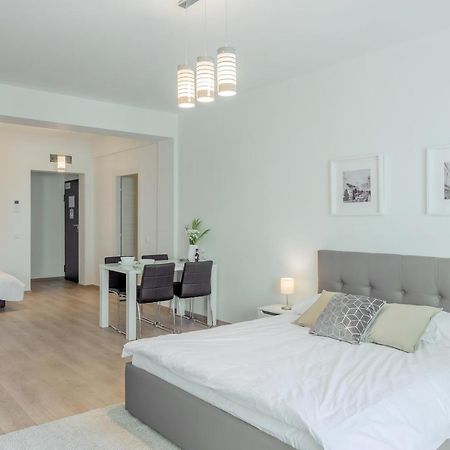 Atlas Unirii: Upscale Flats In The Heart Of Bucharest! ภายนอก รูปภาพ