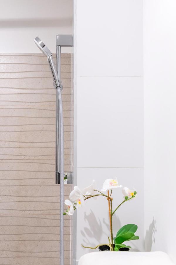Atlas Unirii: Upscale Flats In The Heart Of Bucharest! ภายนอก รูปภาพ