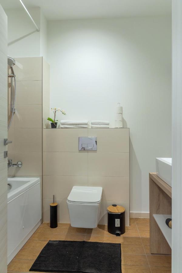 Atlas Unirii: Upscale Flats In The Heart Of Bucharest! ภายนอก รูปภาพ